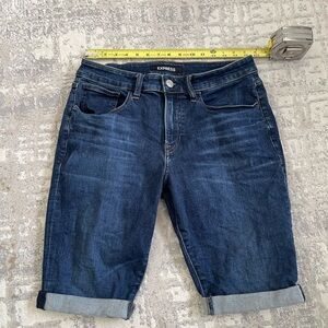 EXPRESS Mens slim denim jean shorts size 31 worn once dark rinsed denim color